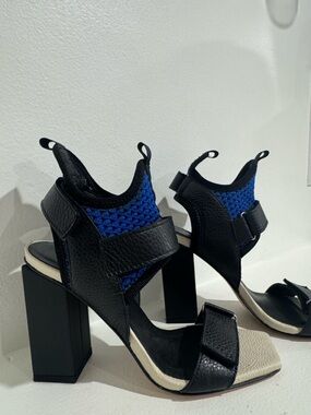Black & Blue Block Heel Sport Sandals - Modern Women's Heels

Euro 37 
US 6.5/7